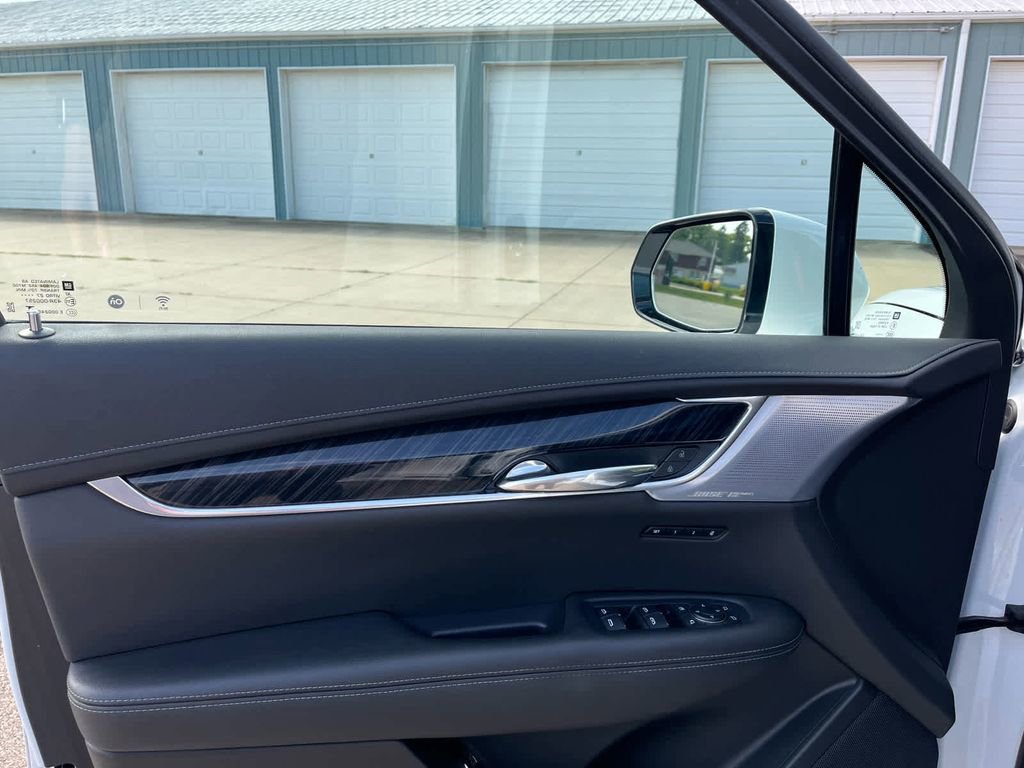 Used 2023 Cadillac XT6 Premium Luxury w/ Technology Package AWD/4WD image 25