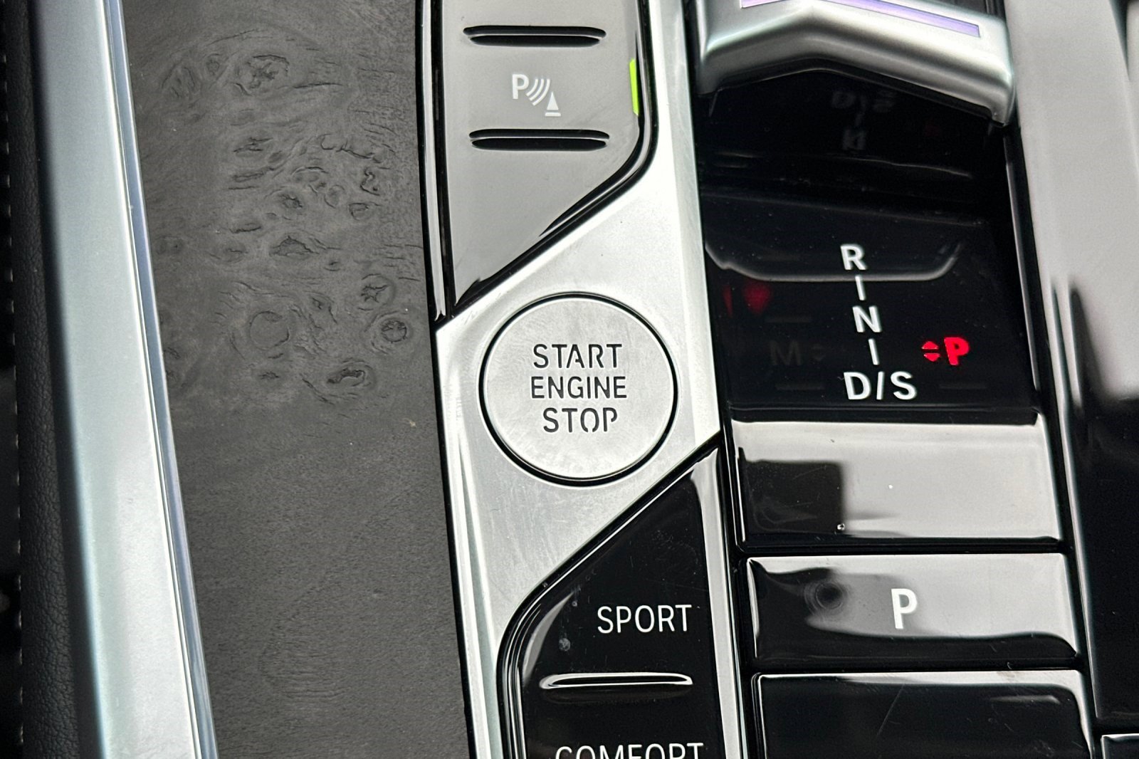 Used 2025 BMW X7 xDrive40i w/ Premium Package image 29