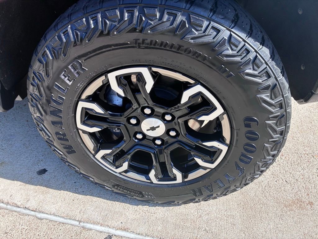 Used 2022 Chevrolet Silverado 1500 ZR2 AWD/4WD image 3