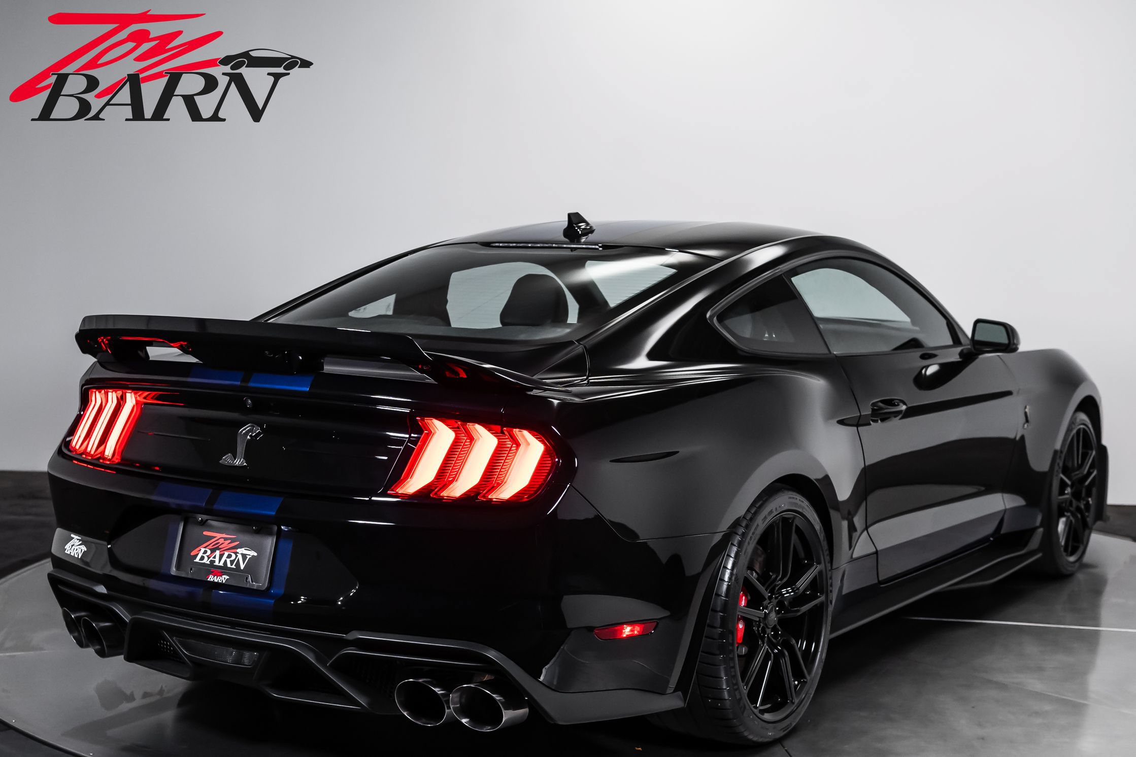 Used 2021 Ford Mustang Shelby GT500 w/ Technology Package RWD image 5