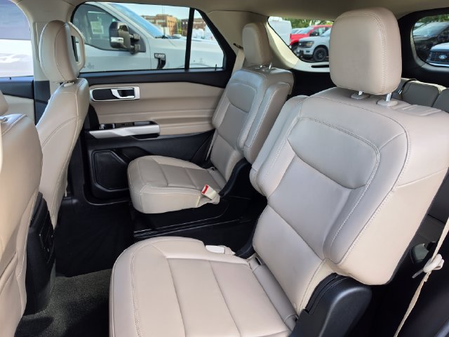 Used 2024 Ford Explorer XLT w/ Equipment Group 202A AWD/4WD image 16