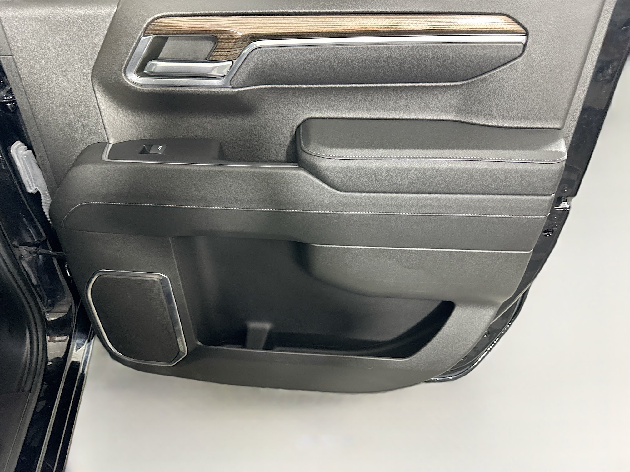 Used 2023 Chevrolet Silverado 1500 LT AWD/4WD image 27