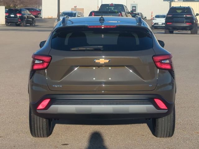 Used 2024 Chevrolet Trax LT w/ LT Convenience Package image 4