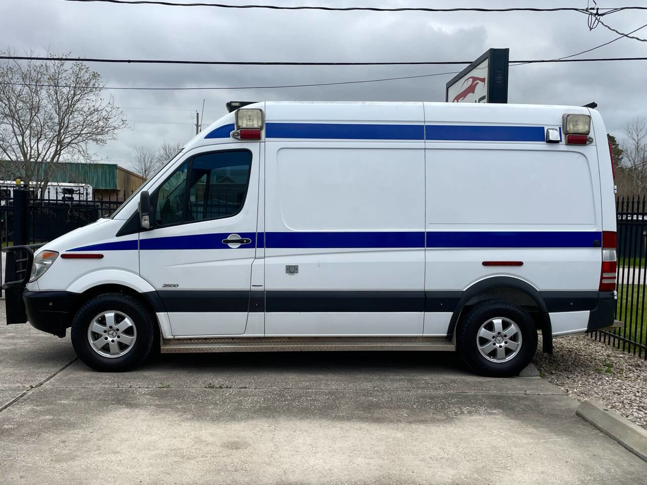 Used 2012 Mercedes-Benz Sprinter 2500 image 4