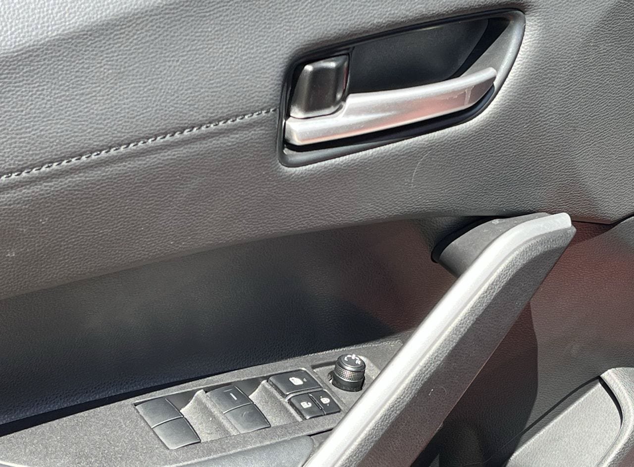 Used 2025 Toyota Corolla Cross XLE FWD image 21