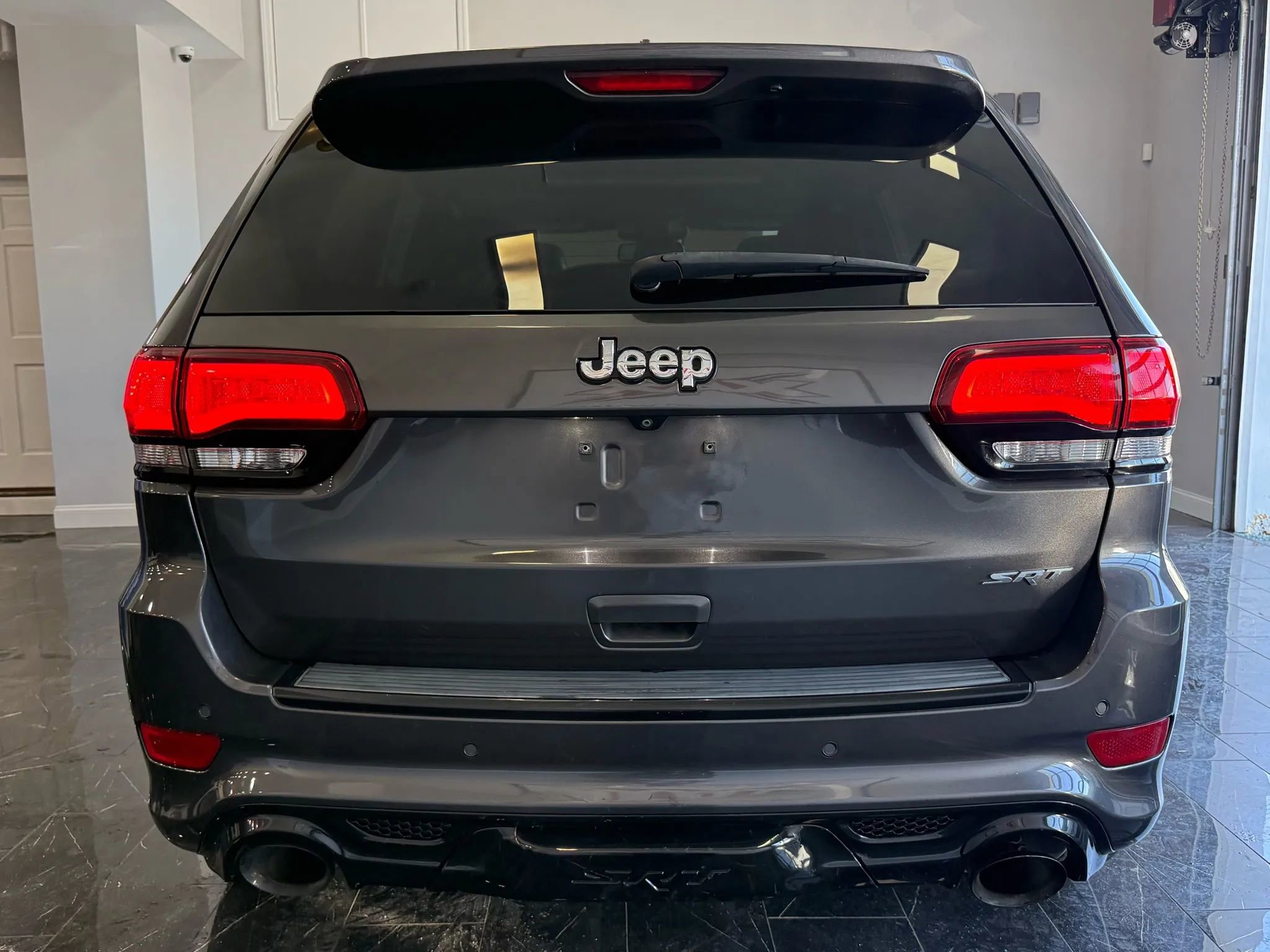Used 2015 Jeep Grand Cherokee SRT image 5