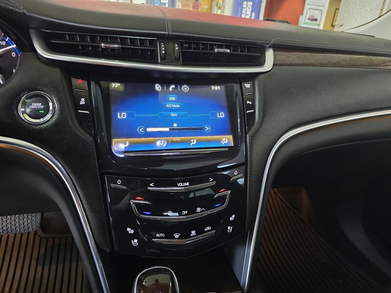 Used 2013 Cadillac XTS Luxury FWD image 26