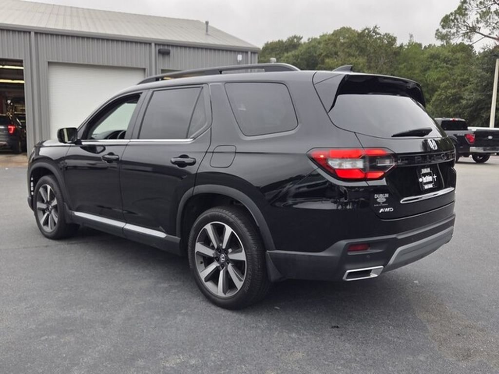 Used 2025 Honda Pilot Elite image 12