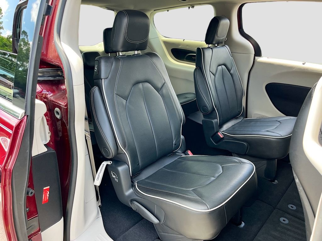 Used 2022 Chrysler Pacifica Limited FWD image 30