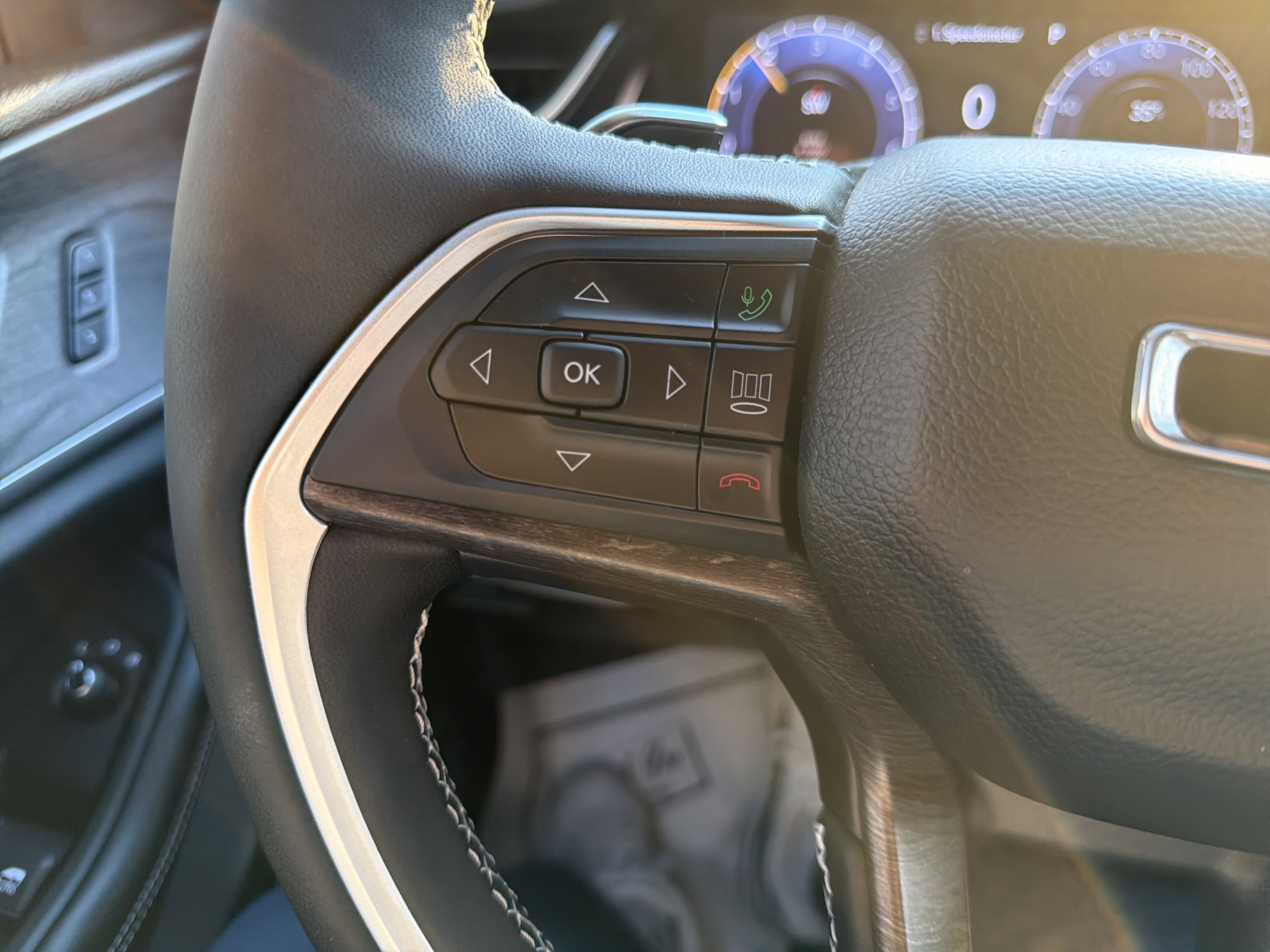 Used 2025 Jeep Grand Cherokee Limited w/ Luxury Tech Group II image 18