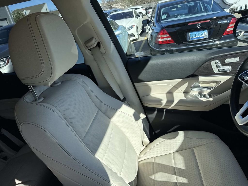 Used 2022 Mercedes-Benz GLS 450 4MATIC image 11