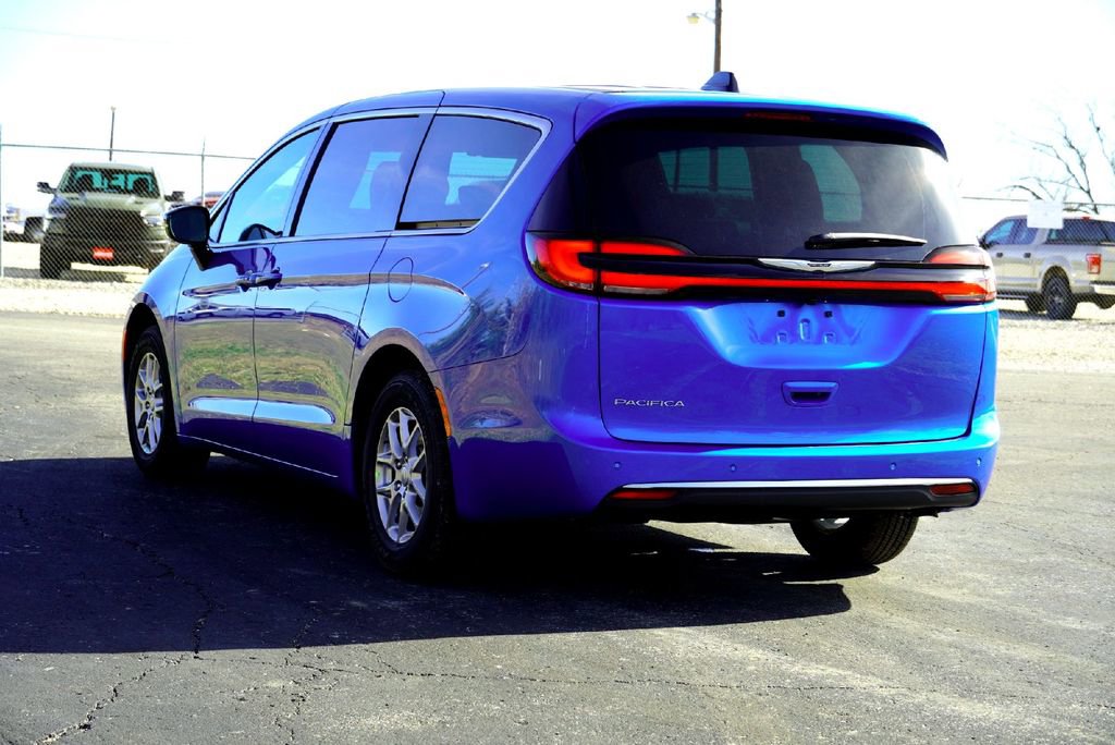 New 2026 Chrysler Pacifica Select image 8