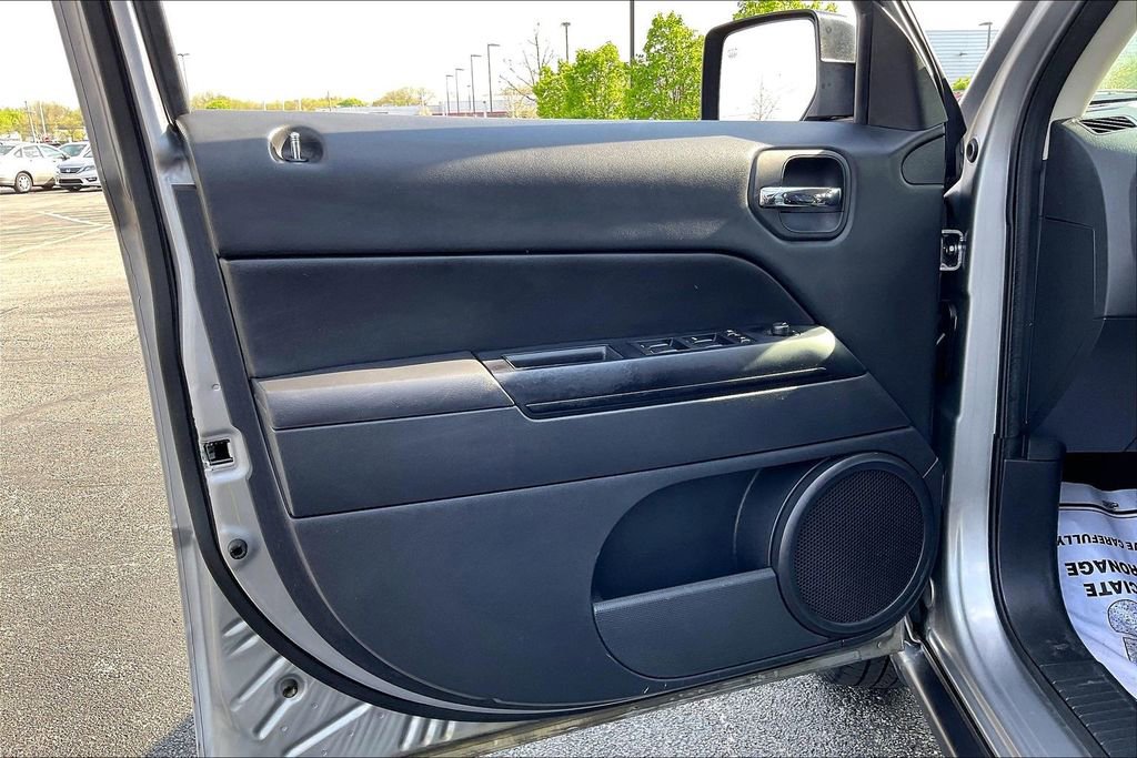 Used 2016 Jeep Patriot High Altitude AWD/4WD image 26