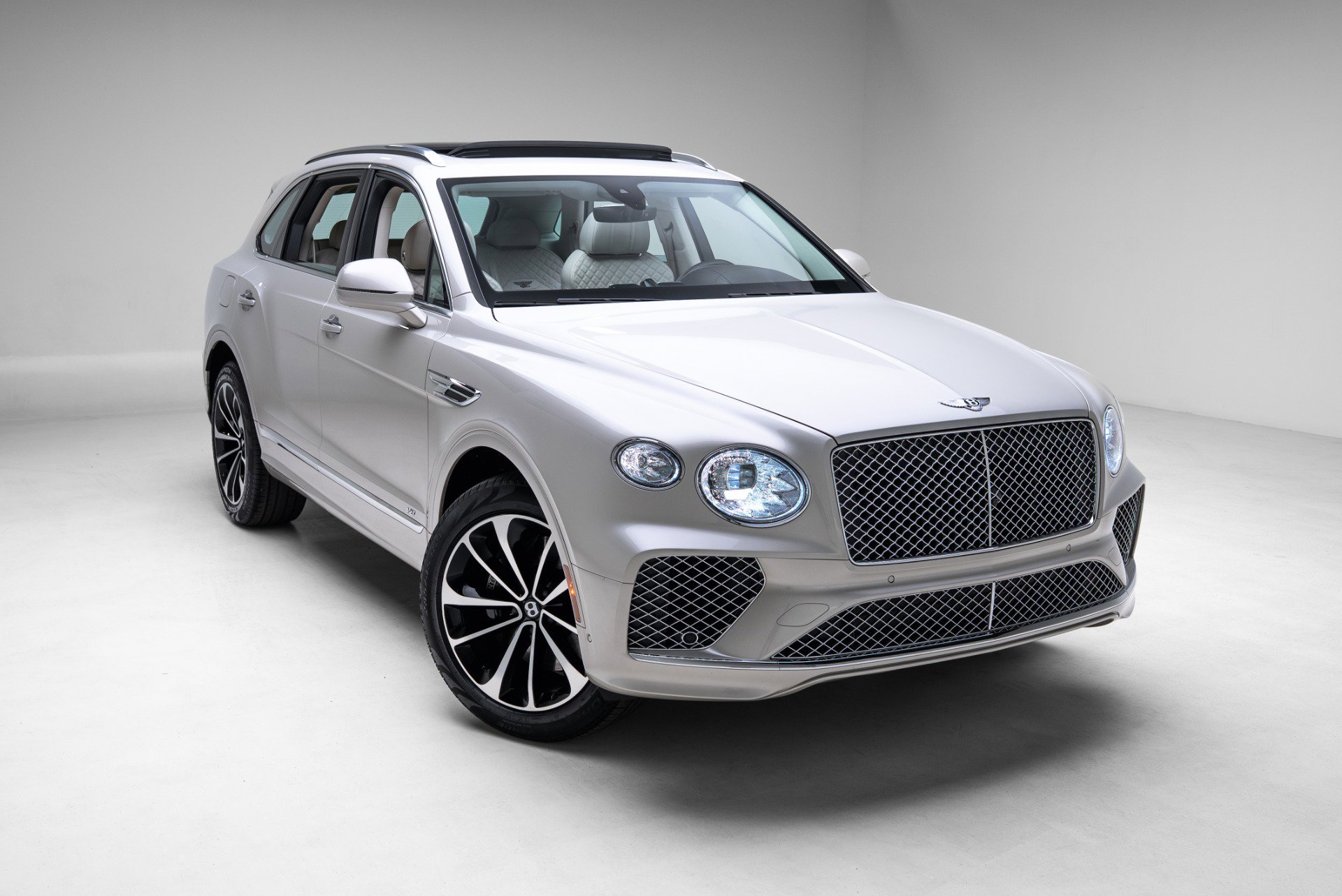 Used 2021 Bentley Bentayga image 21