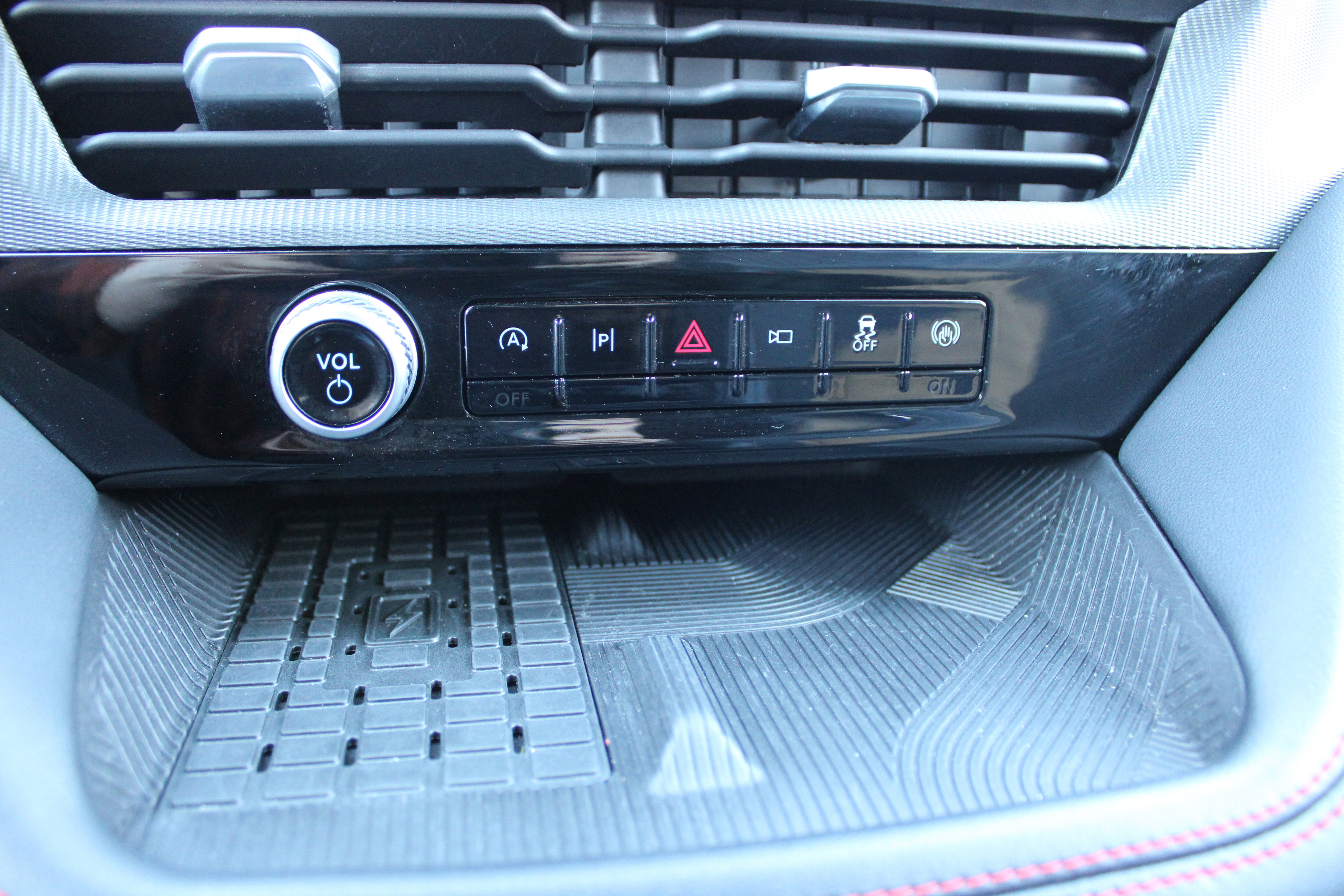 Used 2025 Ford Explorer ST-Line w/ Premium Package image 22