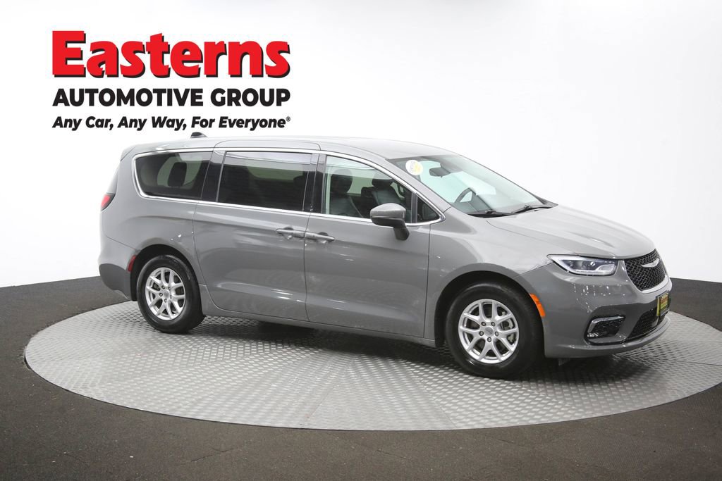 Used 2023 Chrysler Pacifica Touring-L FWD image 48