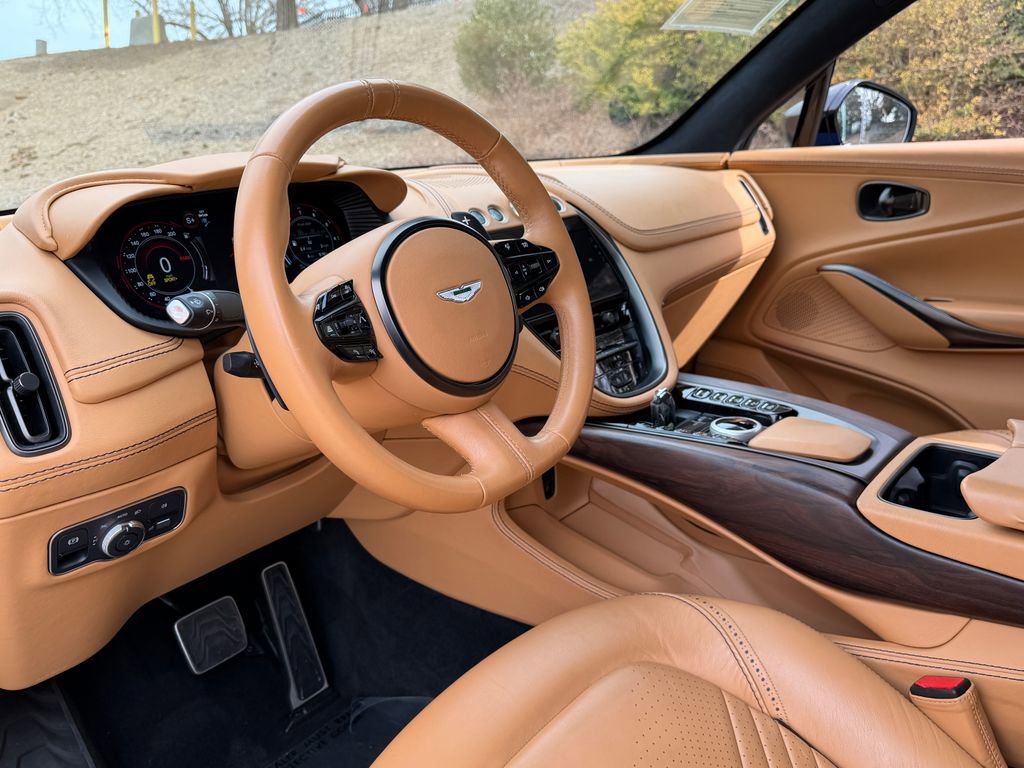 Used 2021 Aston Martin DBX image 3