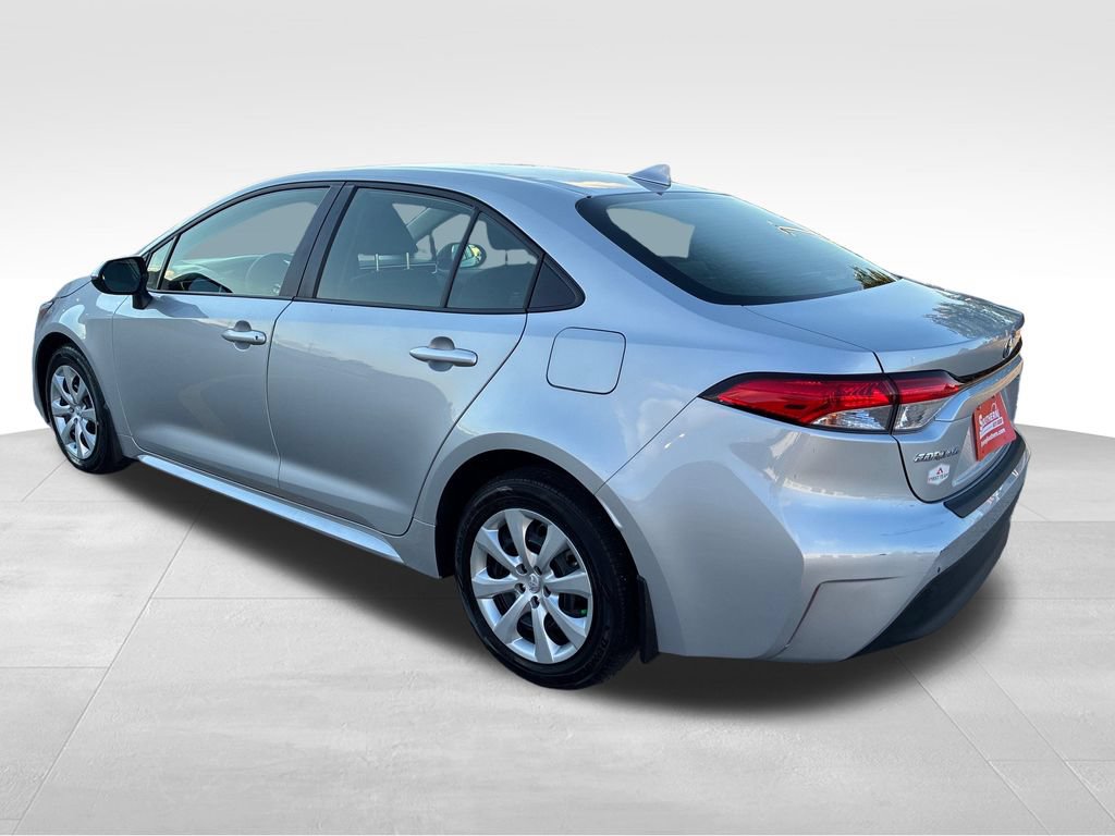 Used 2025 Toyota Corolla LE FWD image 3