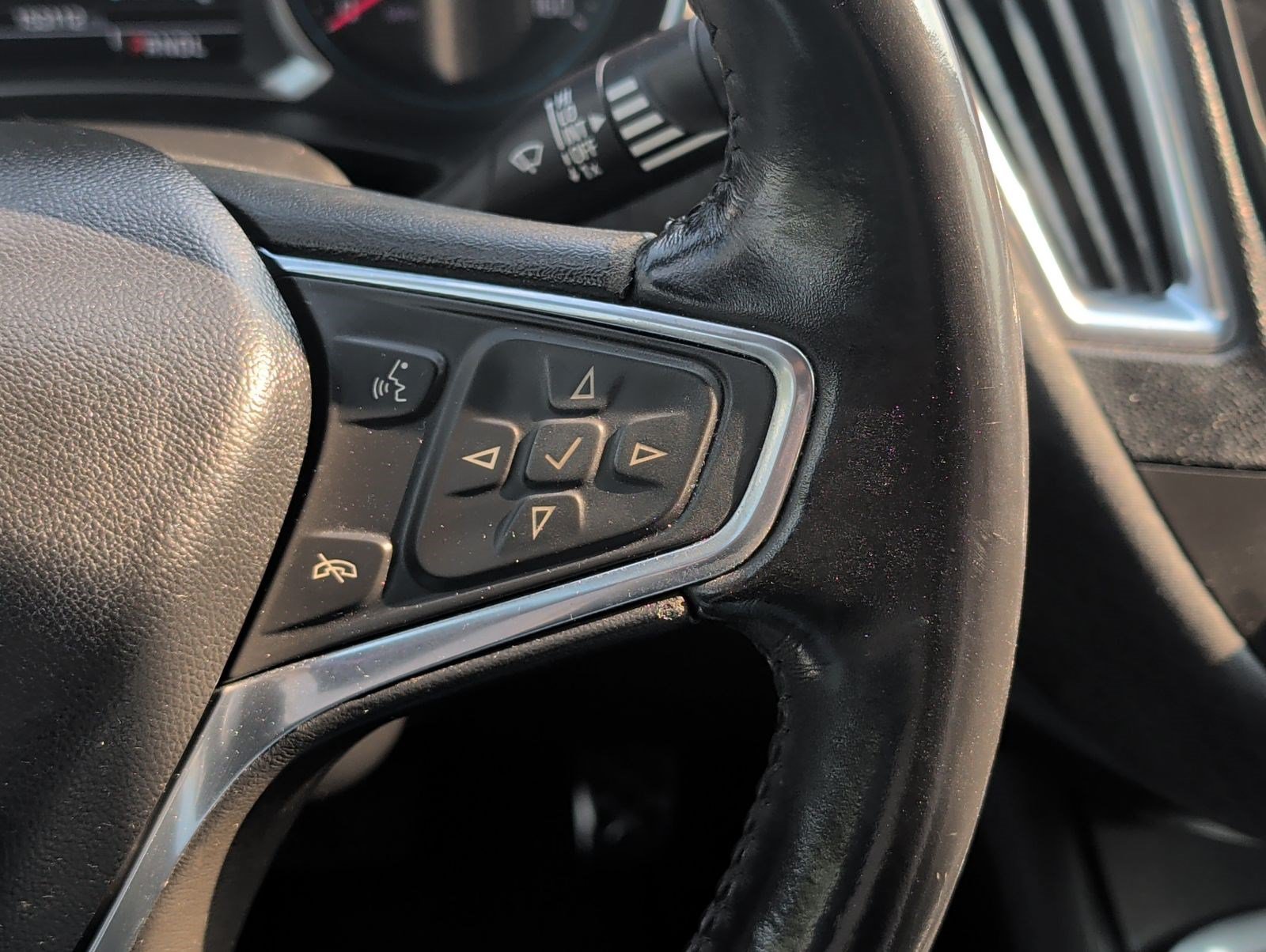 Used 2017 Chevrolet Malibu LT FWD image 15