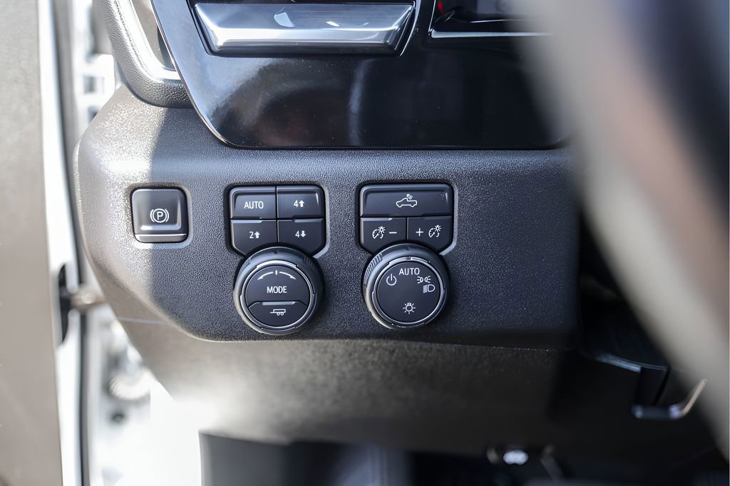 Used 2025 Chevrolet Silverado 1500 LT w/ Texas Edition Plus AWD/4WD image 18
