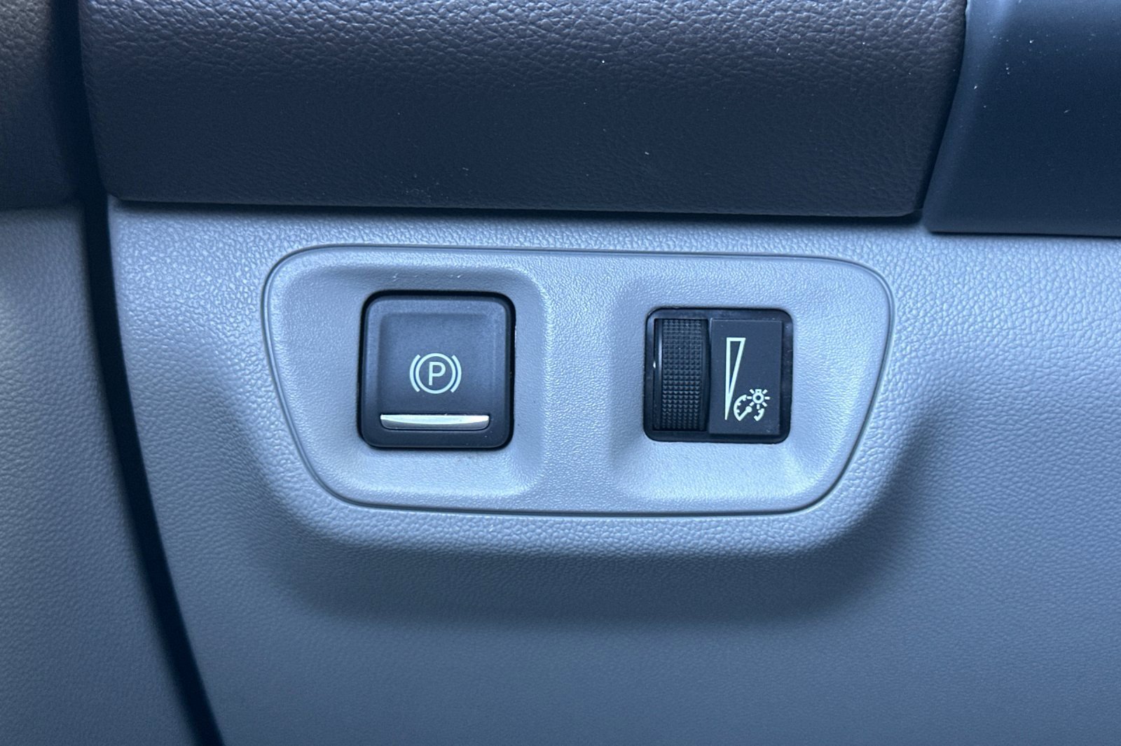 Used 2023 GMC Acadia SLT image 44