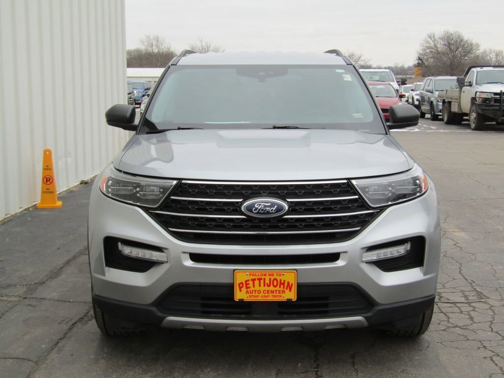 Used 2024 Ford Explorer XLT w/ Equipment Group 202A AWD/4WD image 6