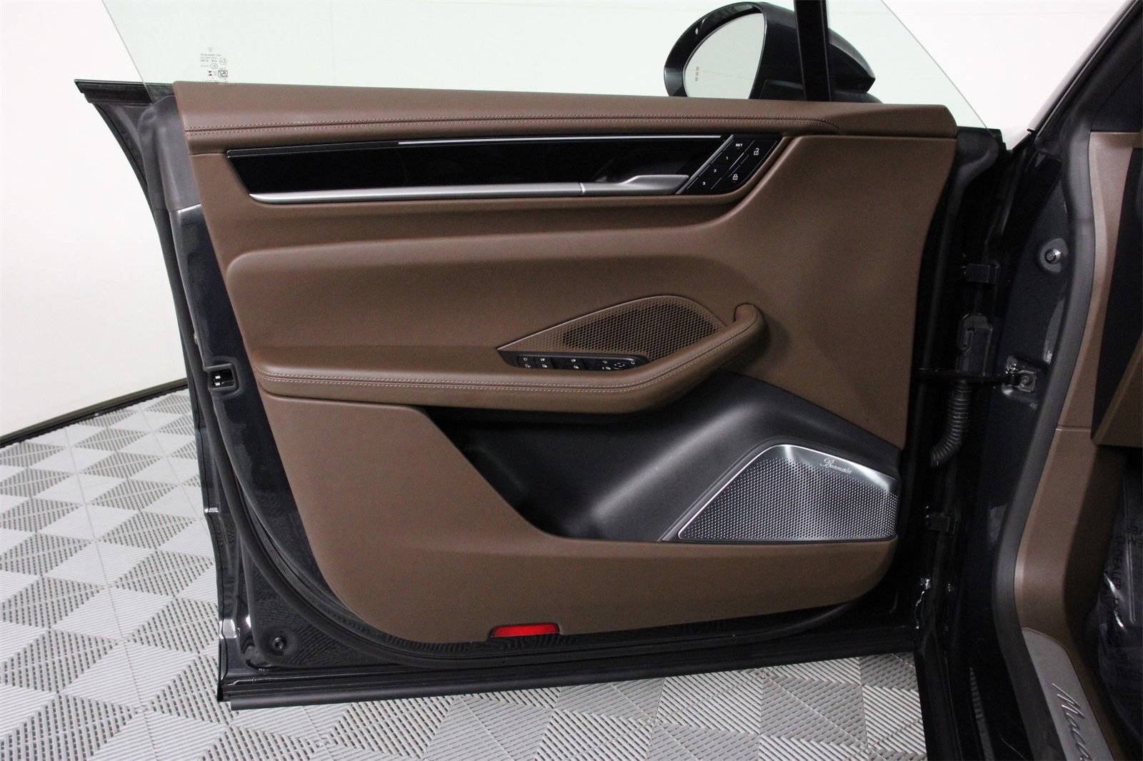 Used 2025 Porsche Macan 4 Electric image 20