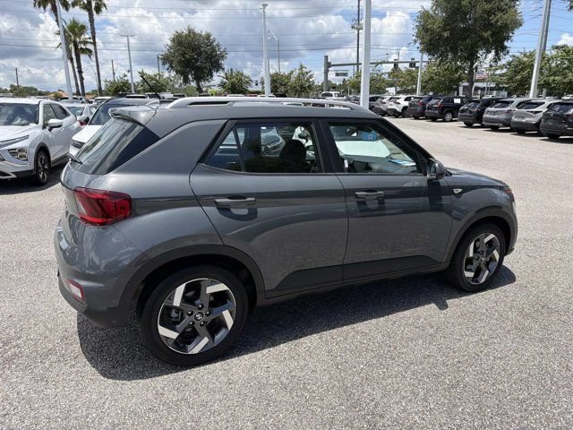 Used 2025 Hyundai Venue SEL FWD image 2