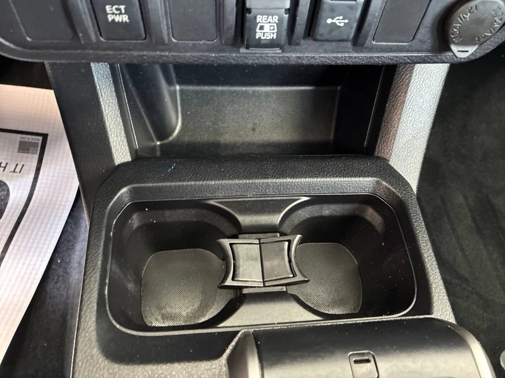 Used 2020 Toyota Tacoma SR5 AWD/4WD image 29