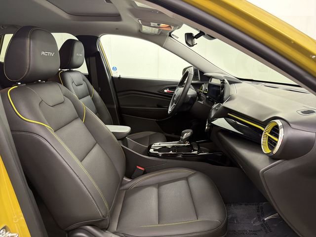Used 2025 Chevrolet Trax ACTIV w/ Sunroof Package image 18