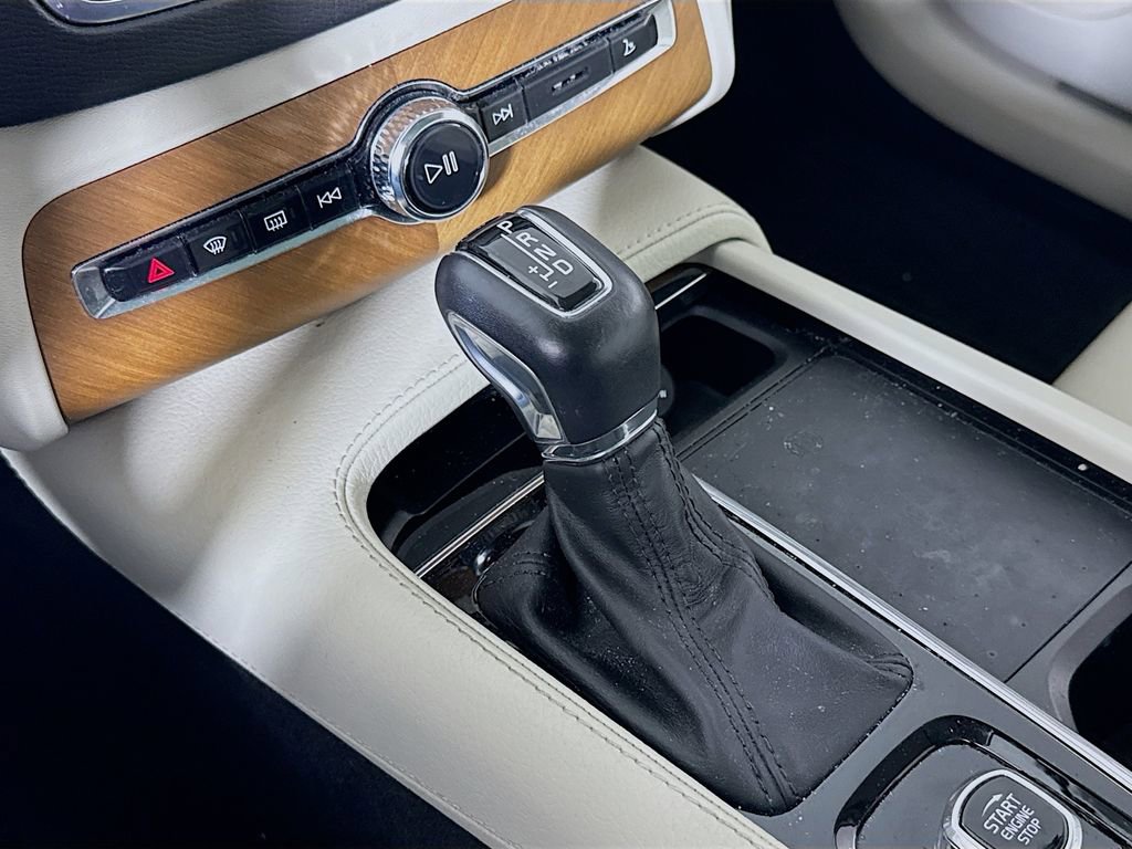 Used 2021 Volvo XC90 T6 Momentum w/ Climate Package AWD/4WD image 17