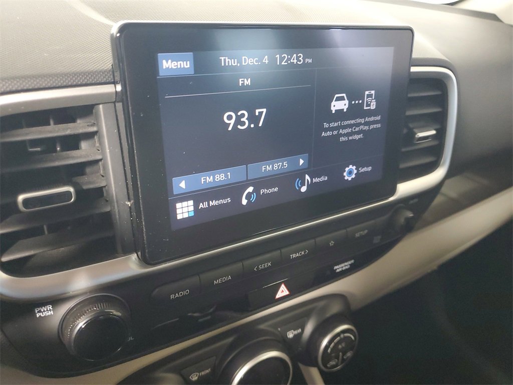 Used 2024 Hyundai Venue SEL image 18