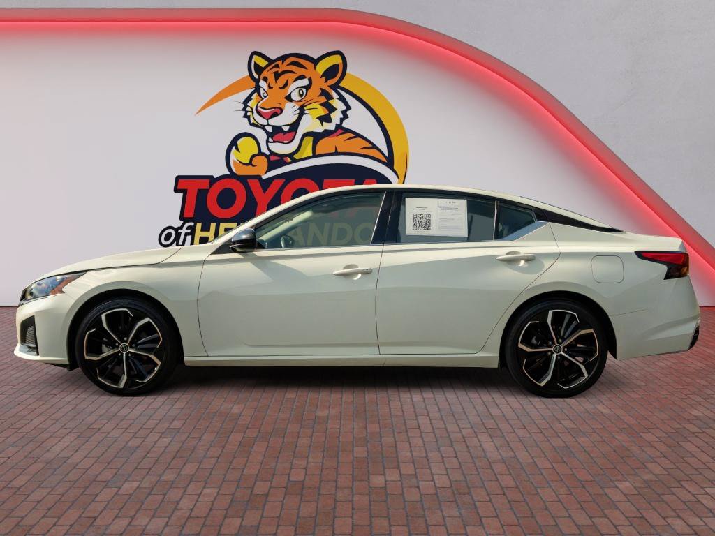 Used 2025 Nissan Altima 2.5 SR FWD image 9