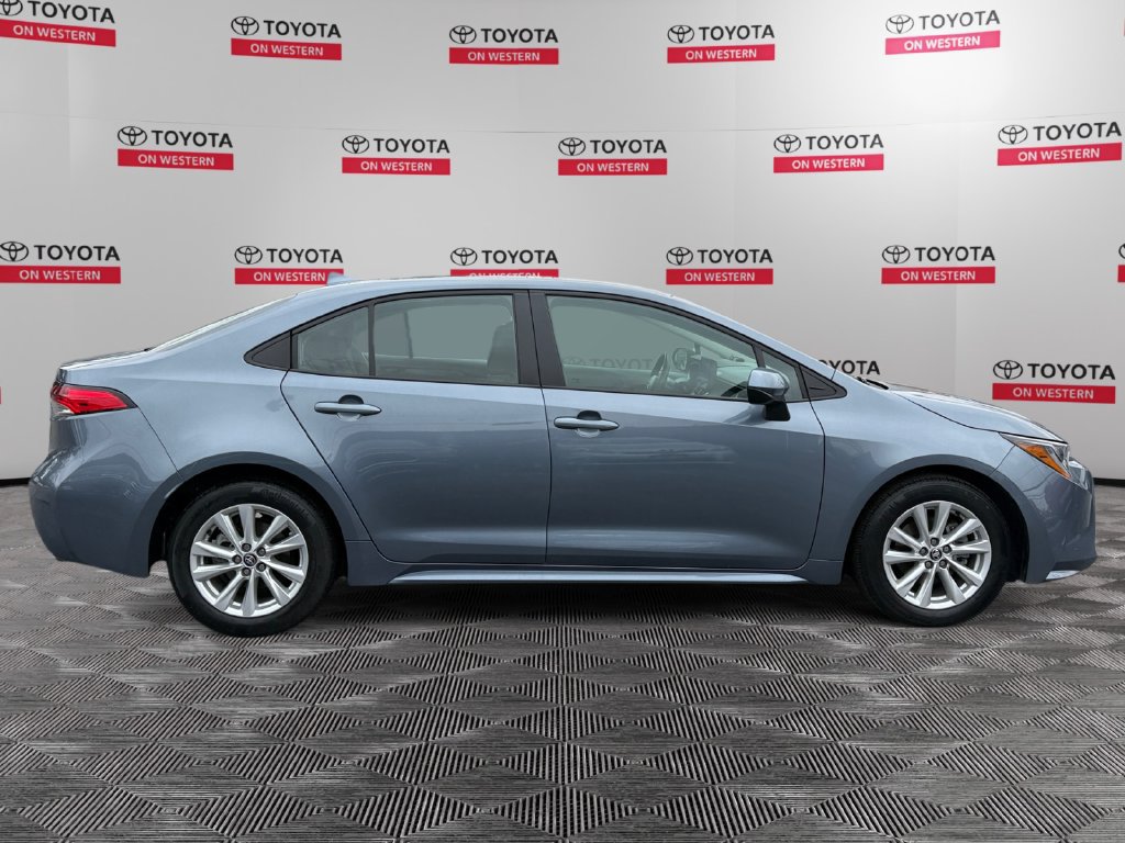 Used 2026 Toyota Corolla LE w/ LE Premium Package FWD image 4