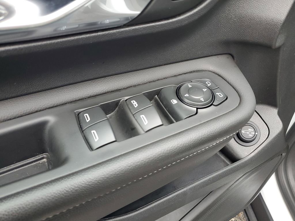 Used 2022 GMC Terrain SLE w/ Driver Convenience Package image 12