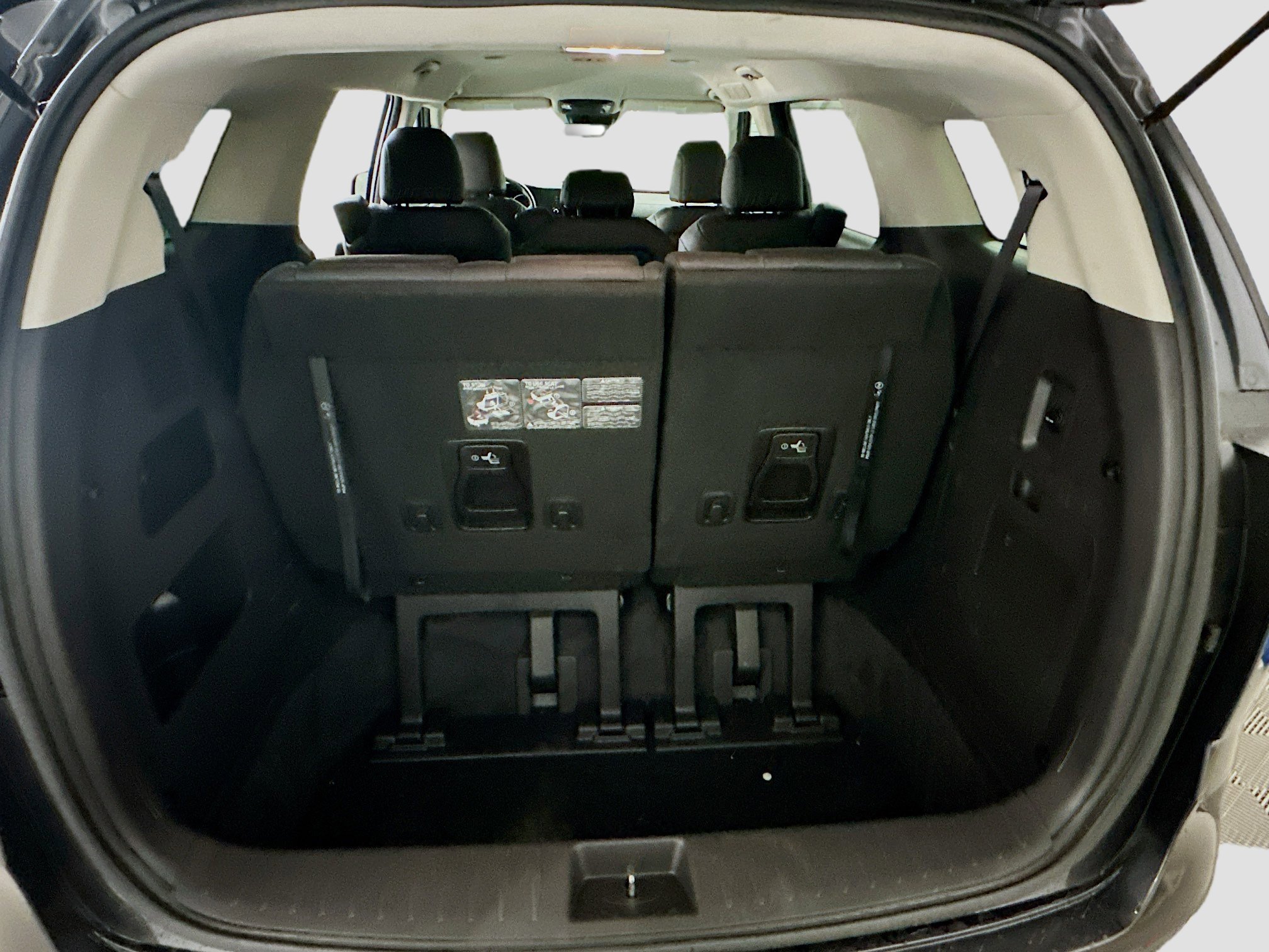 Used 2022 Kia Carnival LX FWD image 30