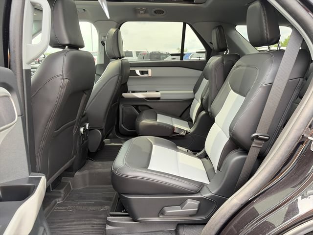 Used 2024 Ford Explorer XLT w/ Equipment Group 202A AWD/4WD image 28
