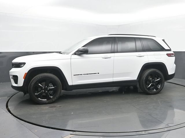 Used 2023 Jeep Grand Cherokee Altitude AWD/4WD image 2