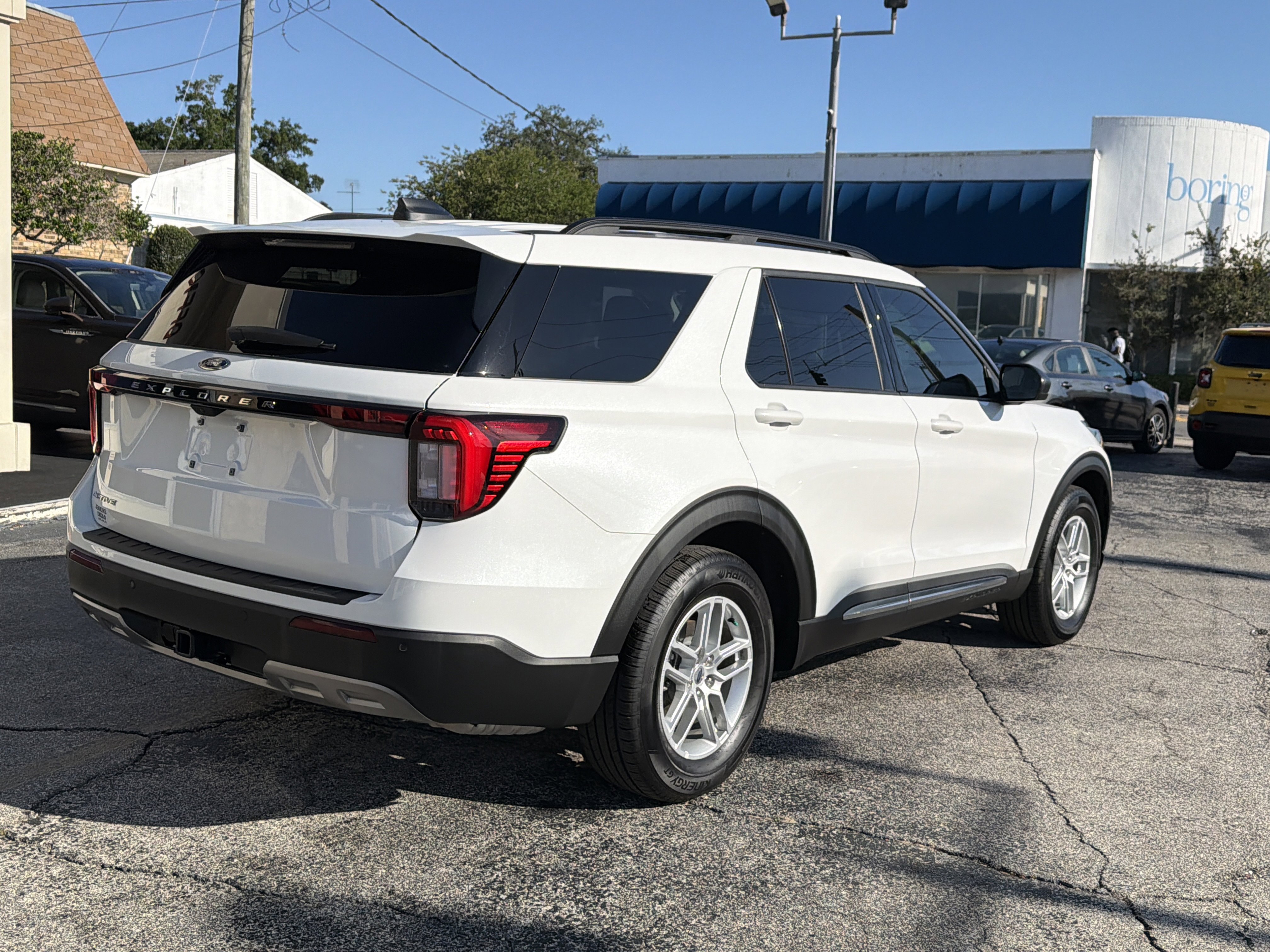 Used 2025 Ford Explorer Active w/ Active Comfort Package RWD image 3