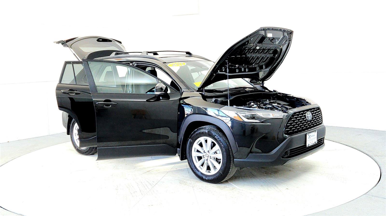 Used 2023 Toyota Corolla Cross LE w/ Moonroof Package image 12