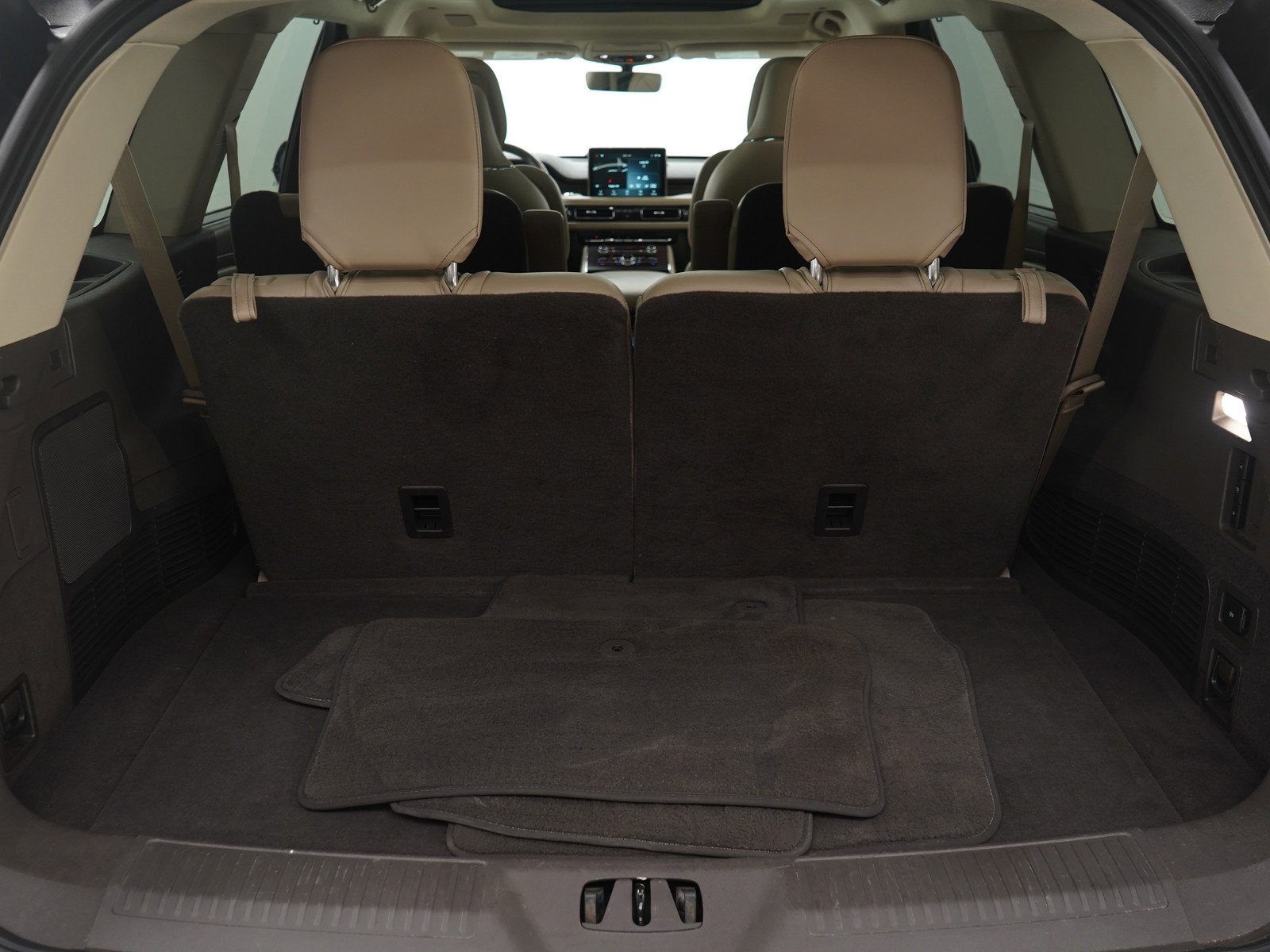 Used 2020 Lincoln Aviator Grand Touring w/ Equipment Group 301A image 11