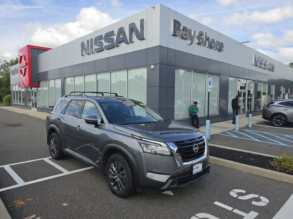 Certified 2024 Nissan Pathfinder SV AWD/4WD image 1