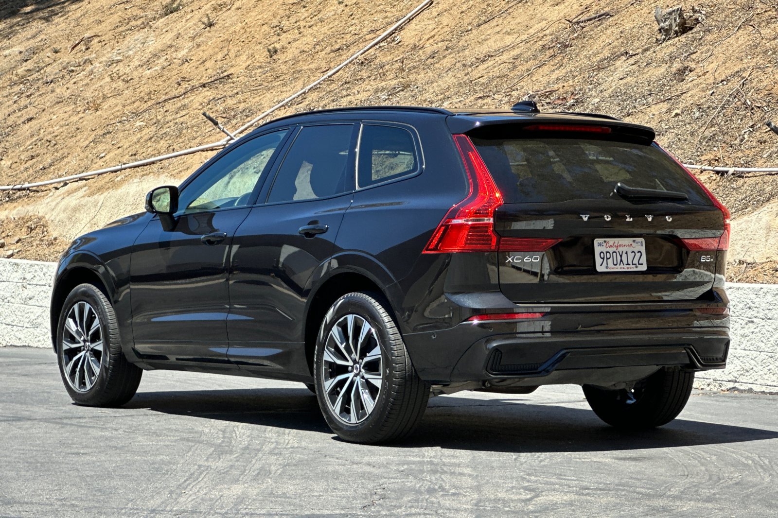 Certified 2025 Volvo XC60 B5 Plus AWD/4WD image 7