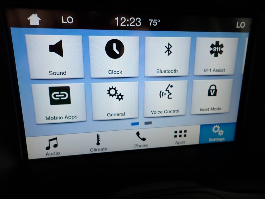 Used 2016 Ford Escape SE w/ Equipment Group 201A FWD image 3