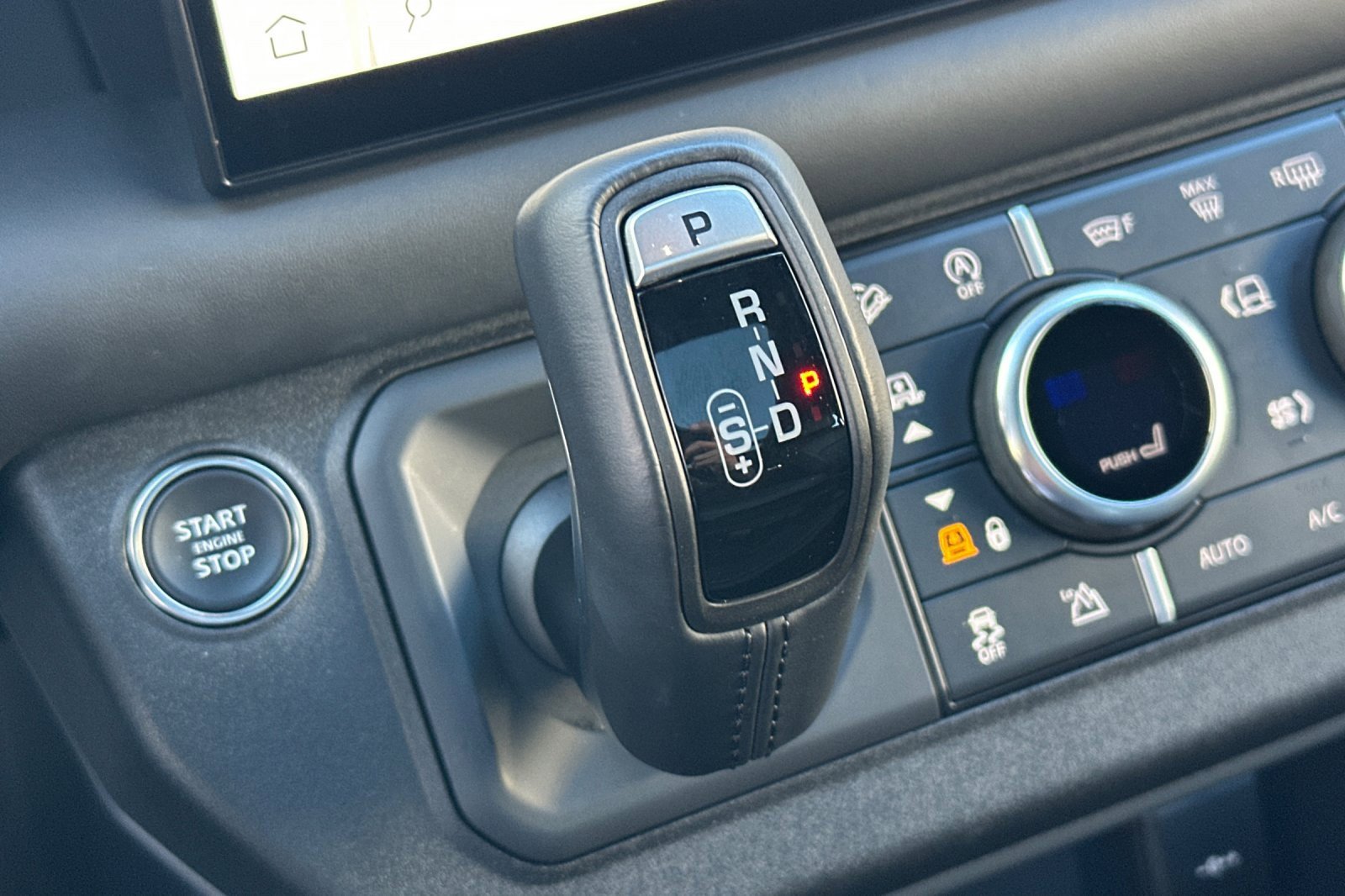 Used 2023 Land Rover Defender 130 X-Dynamic SE image 20