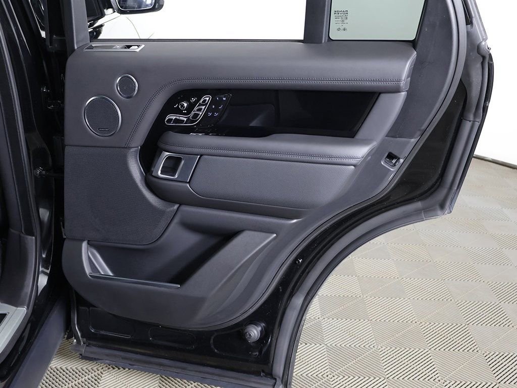 Used 2021 Land Rover Range Rover SV Autobiography Dynamic image 32