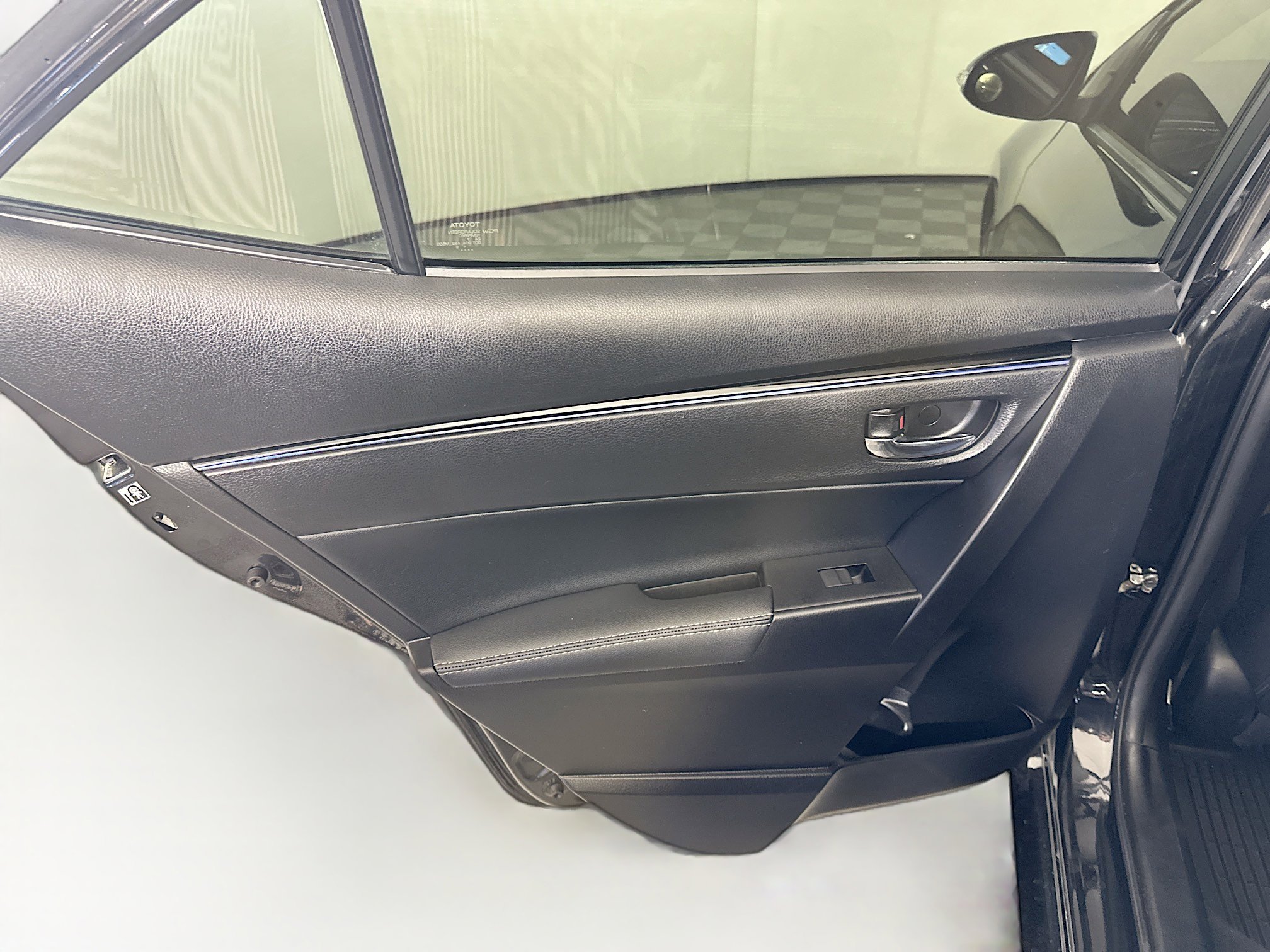 Used 2018 Toyota Corolla SE w/ SE Premium Package FWD image 25
