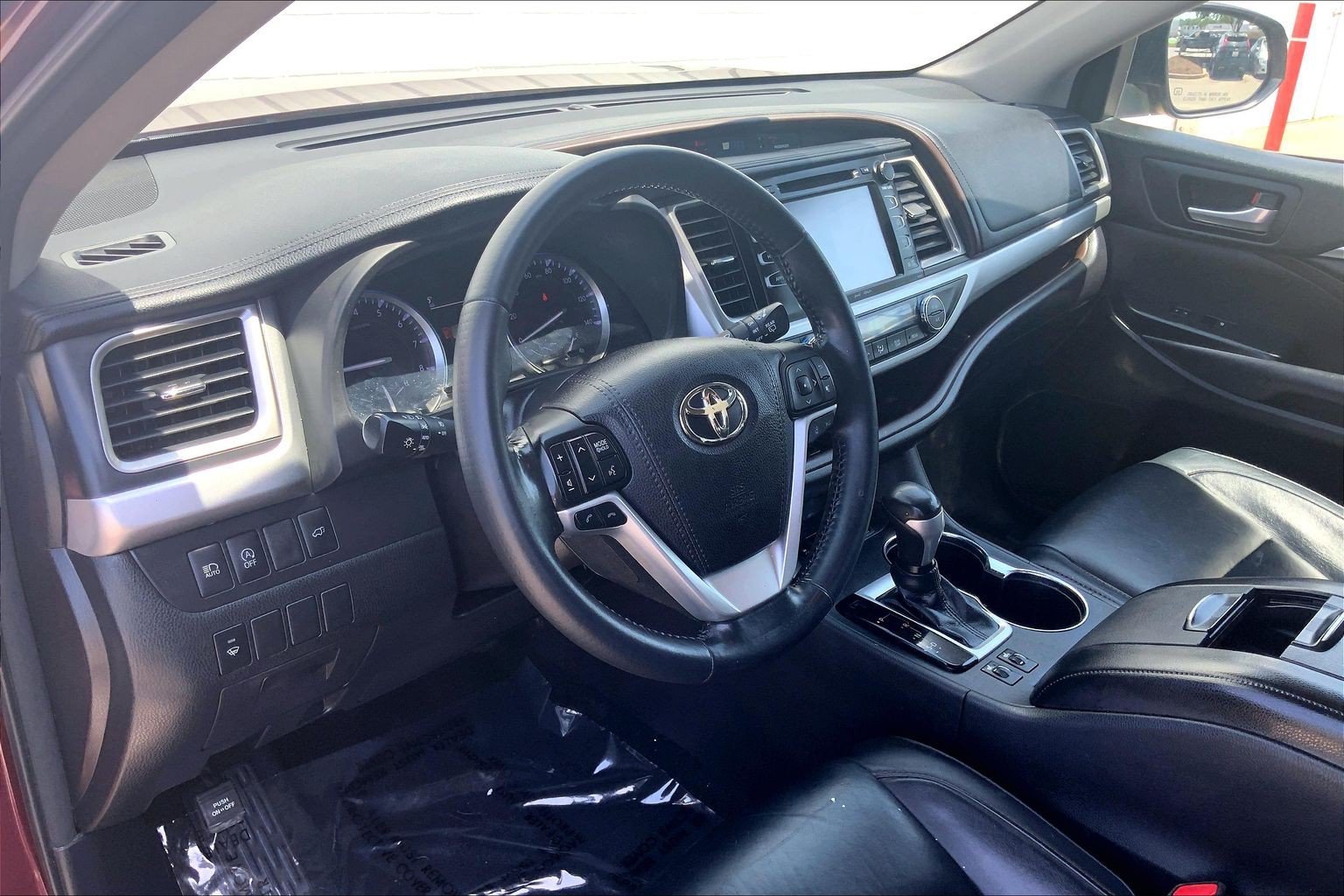 Used 2018 Toyota Highlander XLE AWD/4WD image 18