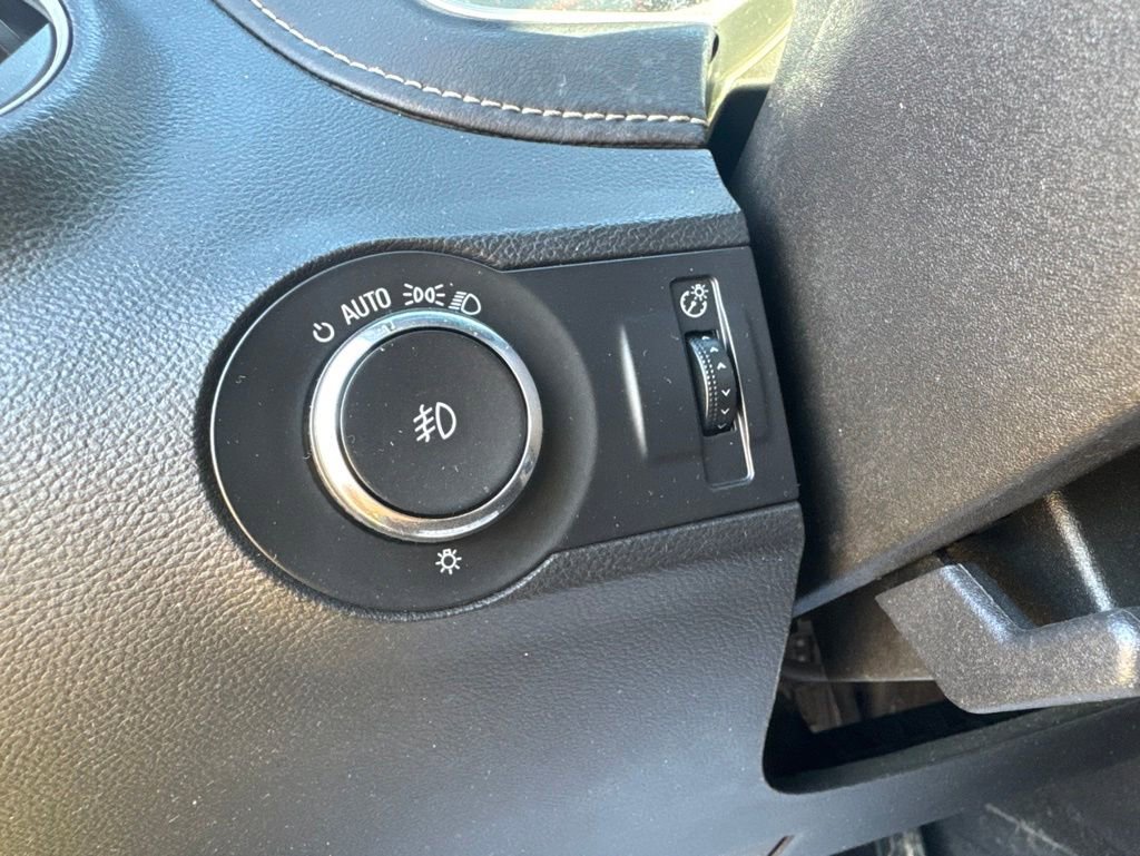 Used 2015 Chevrolet Camaro LT RWD image 22