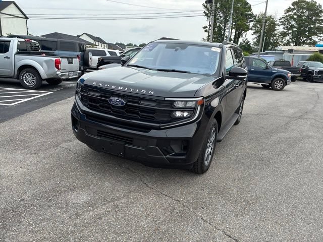 Used 2025 Ford Expedition Active AWD/4WD image 8